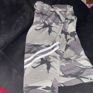 camouflage leggings with stripes